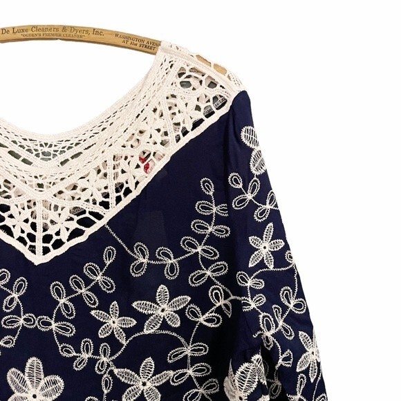 NWT Solitaire Top Women's Size XL Crochet-Trimmed Embroidered Navy Boho Poncho - Picture 9 of 14